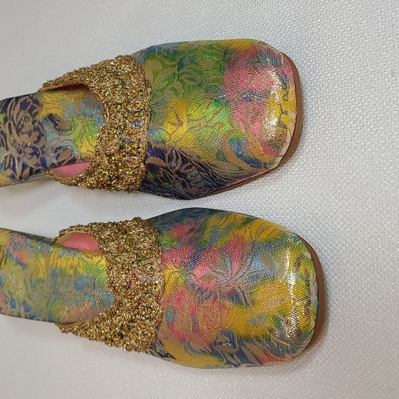 Vintage 1960's Oophies brocade slippers * gold multicolor * 7.5 N - Picture 2 of 11